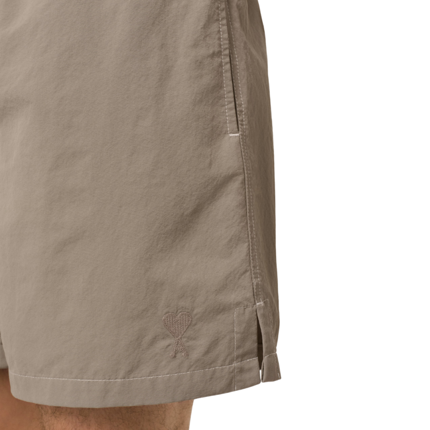 Short de bain AMI Paris toile technique gris broderie cœur gris