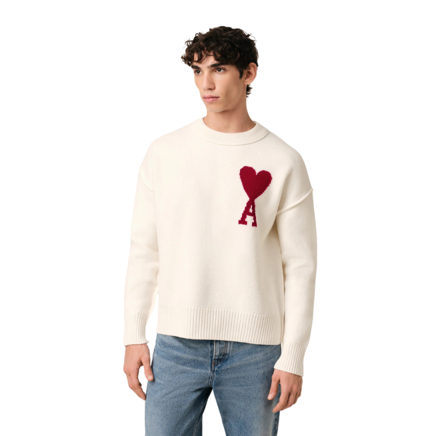 Pull col rond AMI Paris laine mérinos écru broderie gros cœur rouge