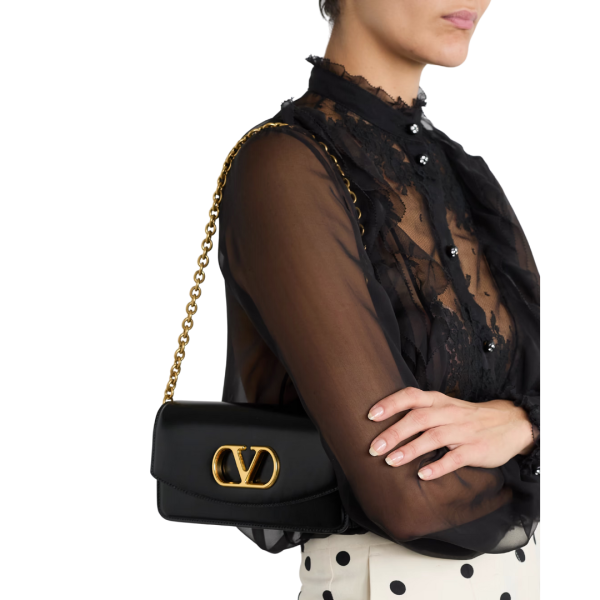VALENTINO Petit sac porté épaule Vain cuir veau noir chainé dorée