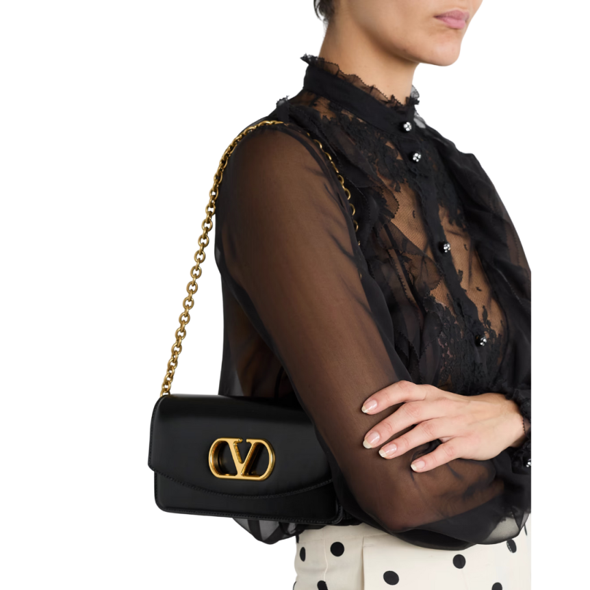 VALENTINO Petit sac porté épaule Vain cuir veau noir chainé dorée