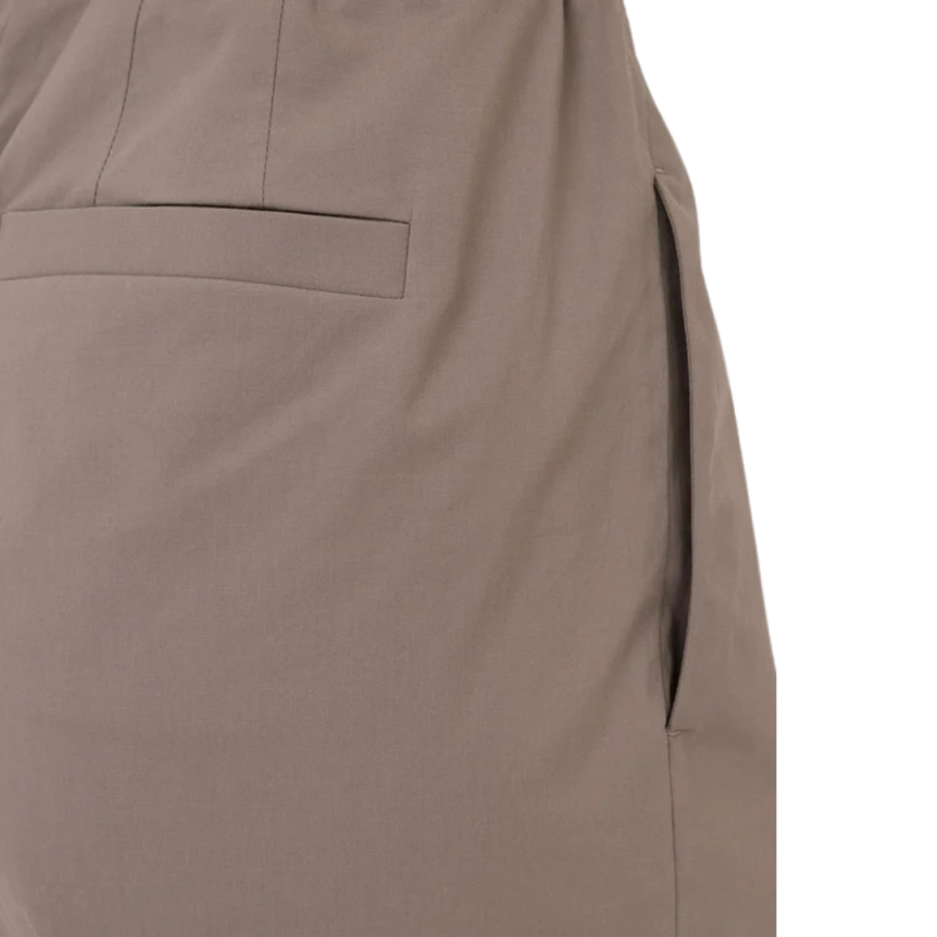 Pantalon à pince BRUNELLO CUCINELLI coton stretch taupe nœud taille