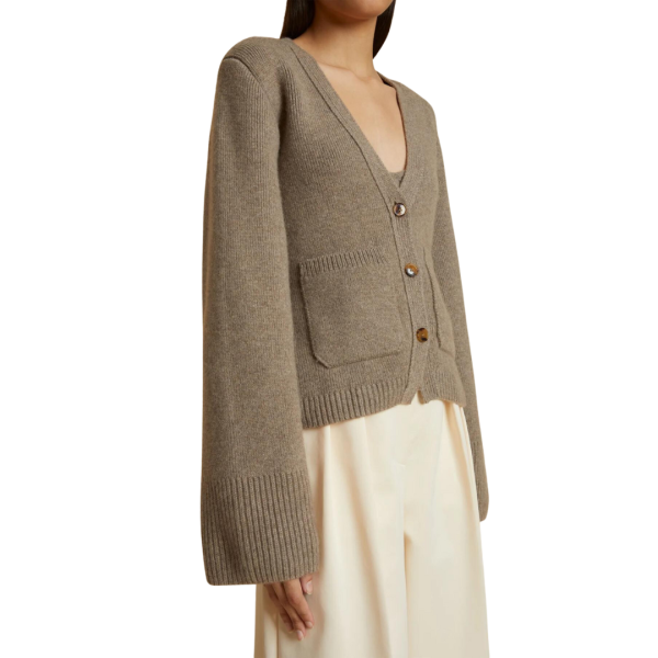 Cardigan boutons KHAITE Scarlett cachemire taupe poches plaquées
