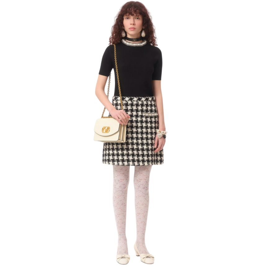 Pull manche courte VALENTINO col rond laine vierge noire broderie col bijou