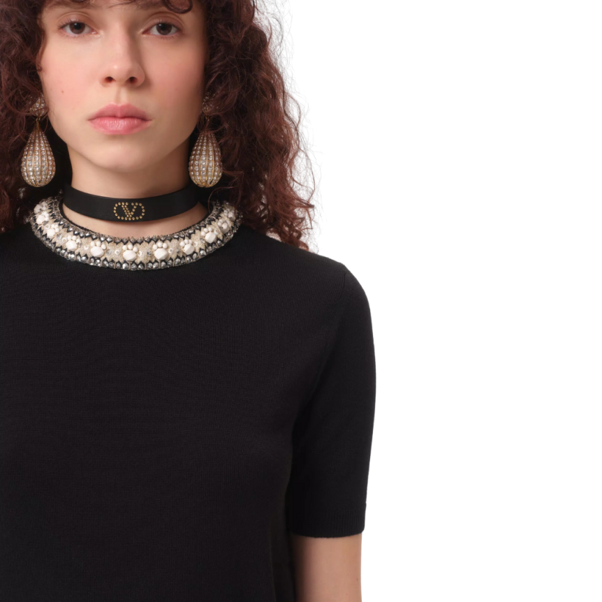 Pull manche courte VALENTINO col rond laine vierge noire broderie col bijou