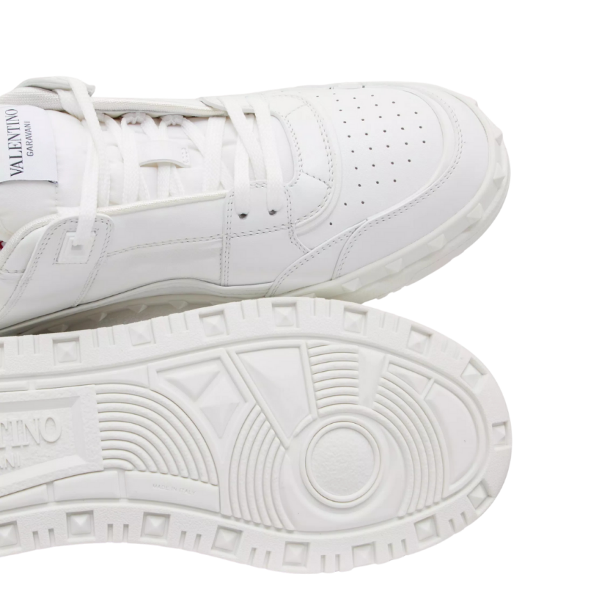Baskets basses VALENTINO Freedots cuir veau blanc clous