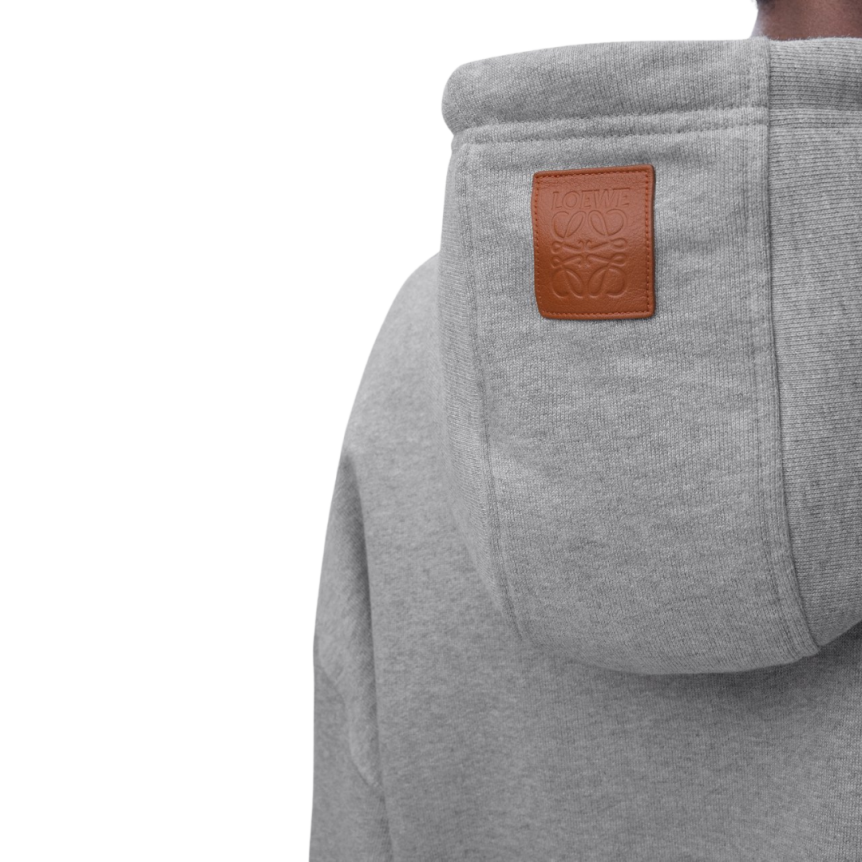 Sweatshirt à capuche LOEWE molleton coton gris patch cordon cuir marron