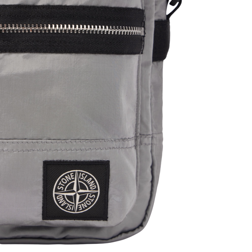 Pochette STONE ISLAND bandoulière nylon métal Econyl ® gris perle
