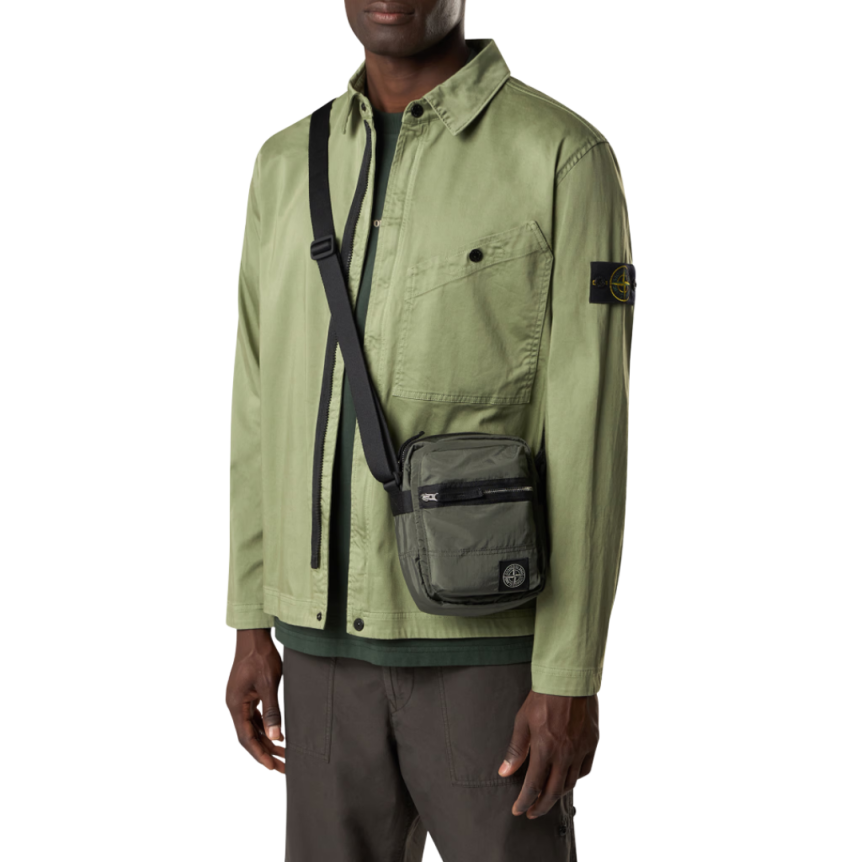 Pochette STONE ISLAND bandoulière nylon métal Econyl ® vert mousse
