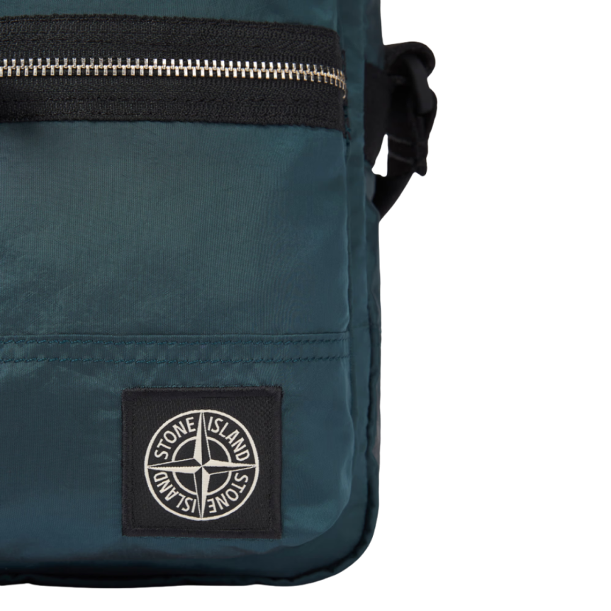 Pochette STONE ISLAND bandoulière nylon métal Econyl ® bleu canard