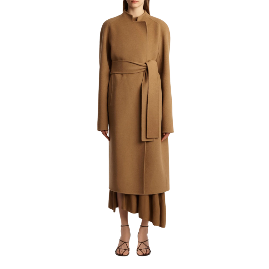 KHAITE Manteau portefeuille Deena laine camel ceinture à nouer