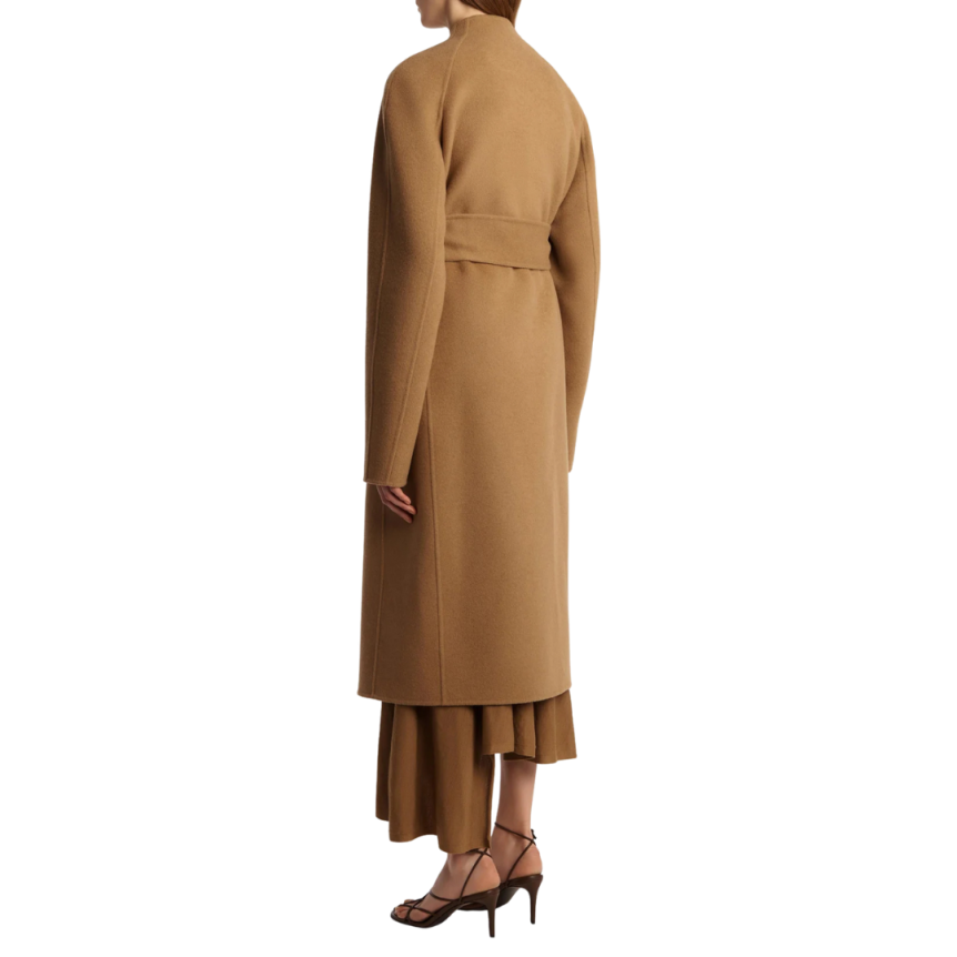 KHAITE Manteau portefeuille Deena laine camel ceinture à nouer