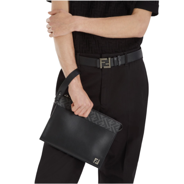 Pochette FENDI Squared FF cuir toile FF noir gris dragonne