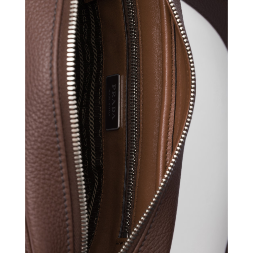 Sac porté épaule PRADA bandoulière rectangle cuir grainé marron logo triangle