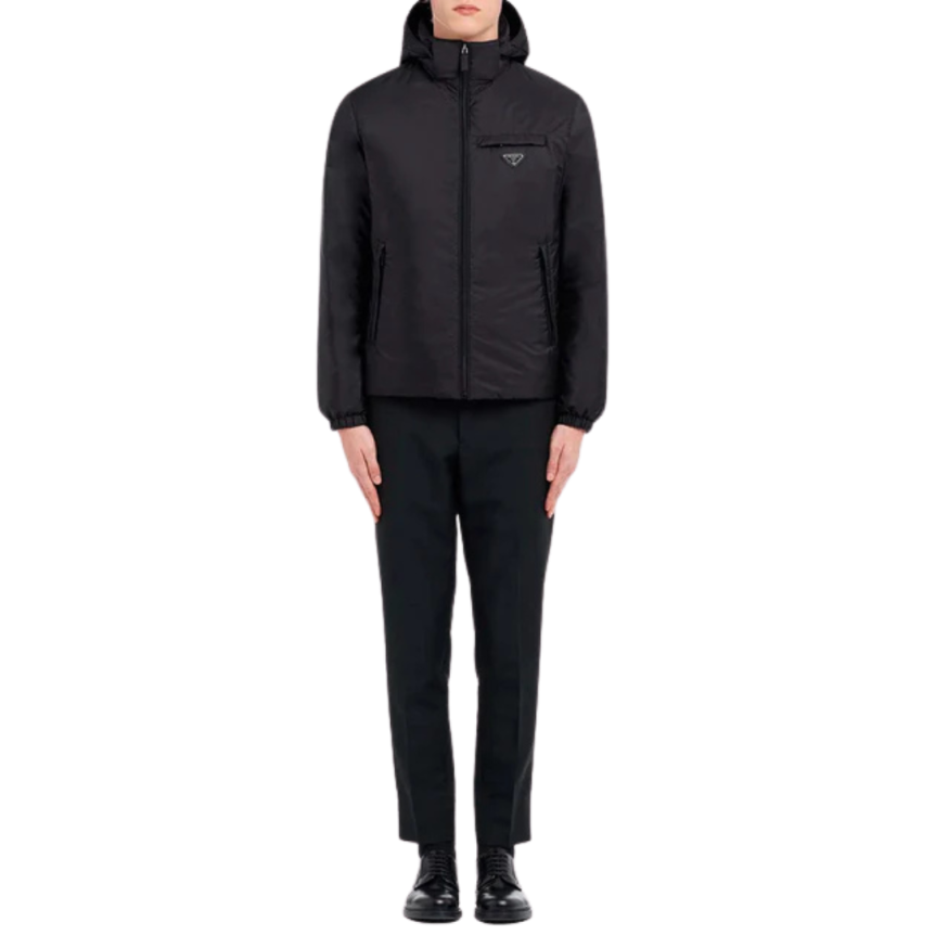 Doudoune matelassée PRADA zippée à capuche nylon noir logo triangle métal email