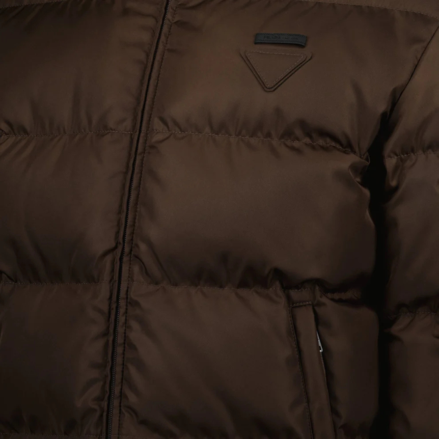 Doudoune zippée PRADA col montant Re nylon matelassé marron chocolat