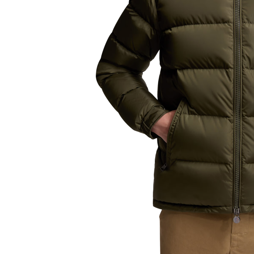 Doudoune courte capuche MONCLER Maya Matte nylon vert olive