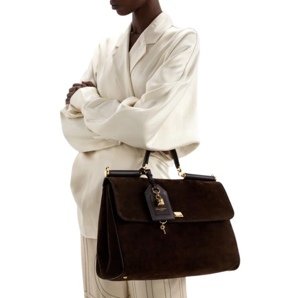 Sac à main DOLCE & GABBANA Sicily daim marron foncé porte clés doré bandoulière