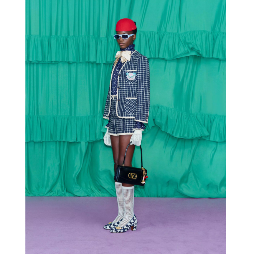 Chemise VALENTINO sergé soie bleu marine imprimé Plus De Pois écru nœud velours