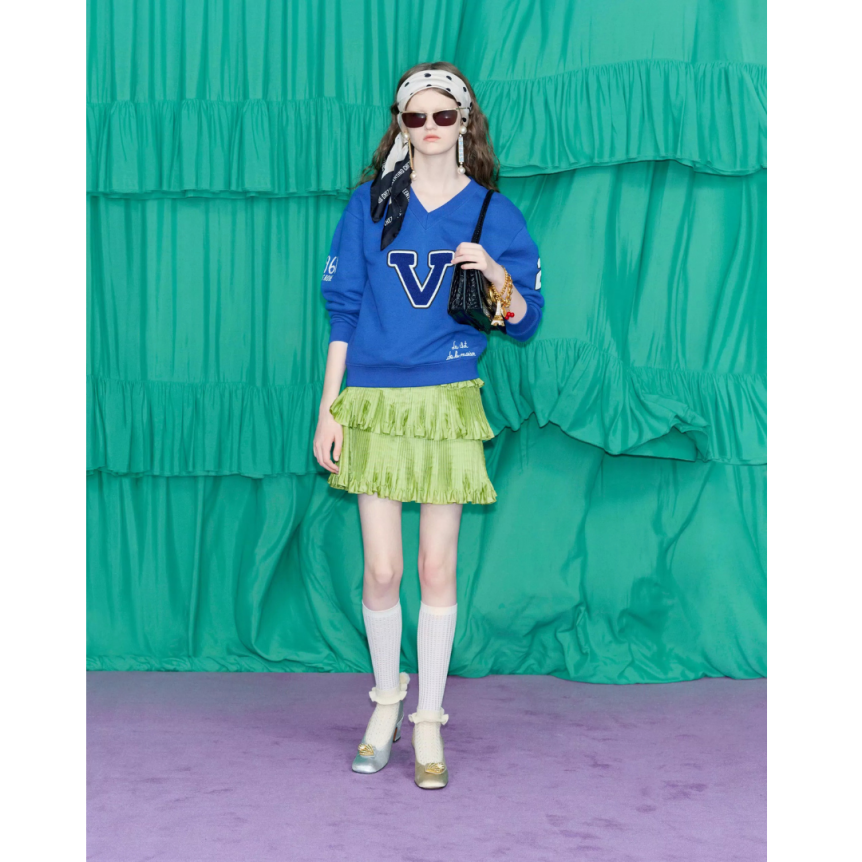 Sweat-shirt col V VALENTINO campus coton bleu broderie Le Chat de La Maison