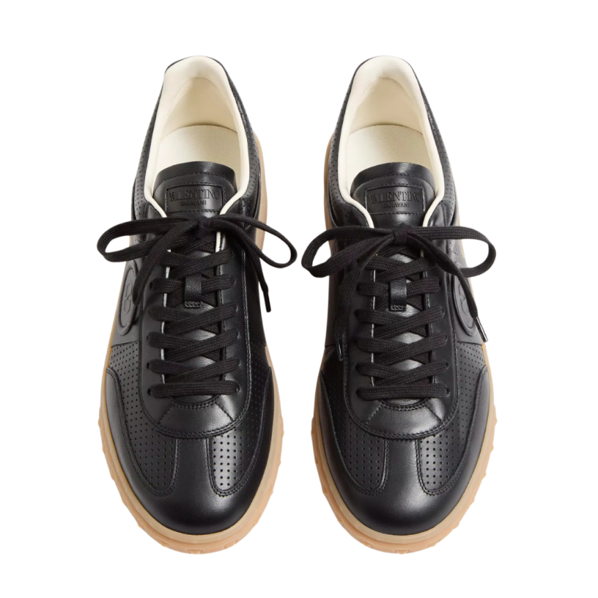 Basket basse VALENTINO Upvillage cuir veau nappa perforé noir semelle camel