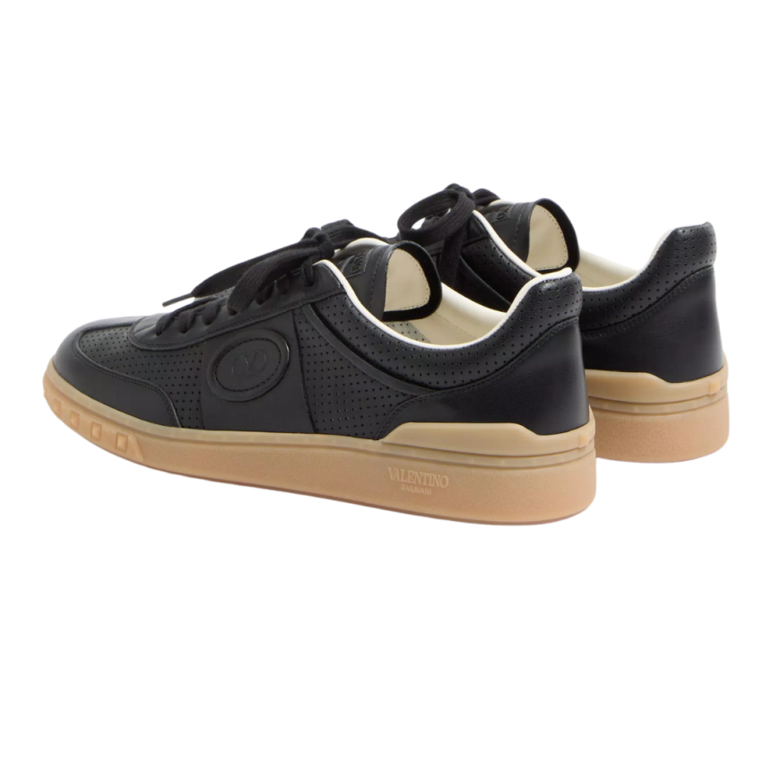 Basket basse VALENTINO Upvillage cuir veau nappa perforé noir semelle camel