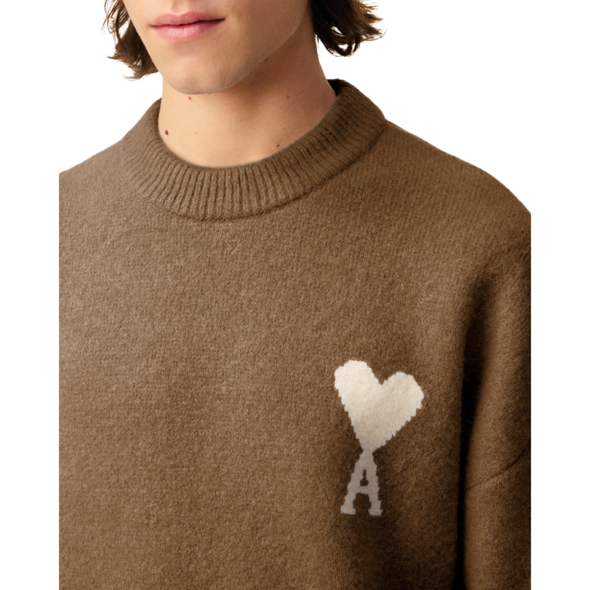 Pull col rond AMI Paris laine alpaga noisette cœur blanc