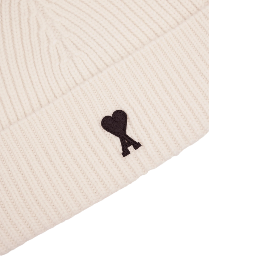 Bonnet AMI Paris maille laine mérinos feutrée blanc broderie cœur noir