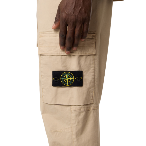 Pantalon cargo fuselé STONE ISLAND coton beige poches zippées