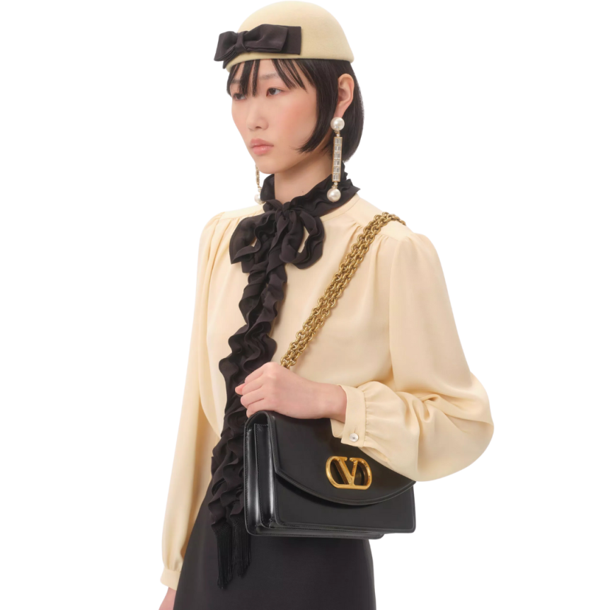 Chemise VALENTINO soie vanille volants bouton lien col montant noir