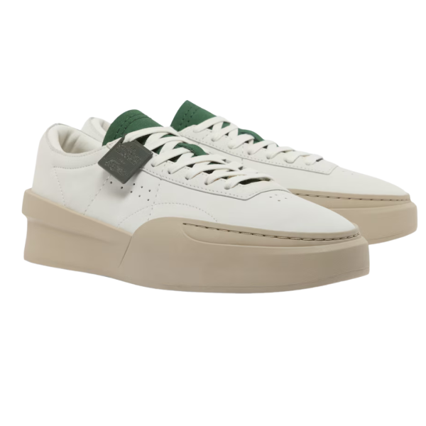 Baskets LACOSTE basses à lacets Aura Club cuir beige languette suède vert