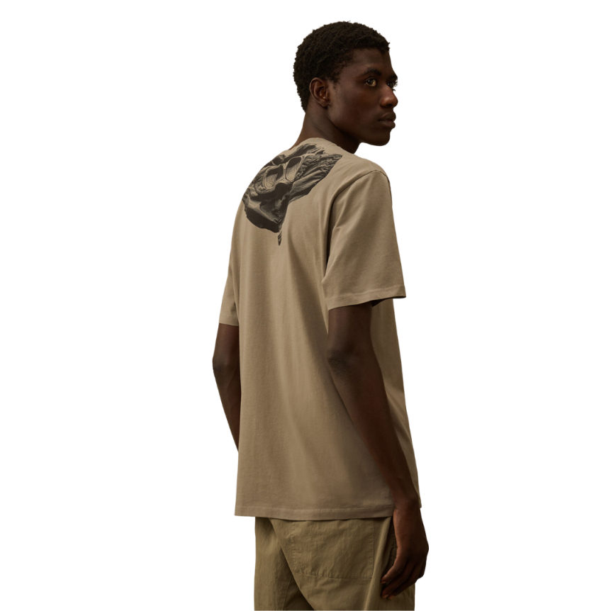 T-shirt col rond CP COMPANY coton gris beige imprimé capuche lunettes dos