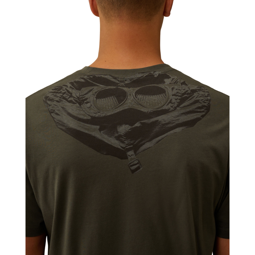 T-shirt col rond CP COMPANY coton gris anthracite imprimé capuche lunettes dos