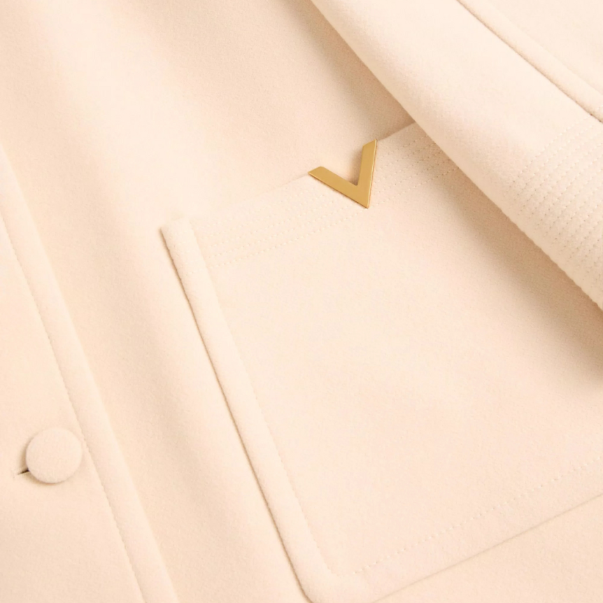 Manteau Caban VALENTINO drap de laine écru V logo doré poche