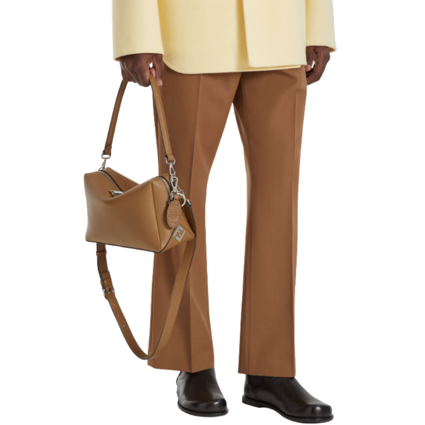 Sac porté épaule FENDI Lui  Modèle moyen cuir veau grainé camel