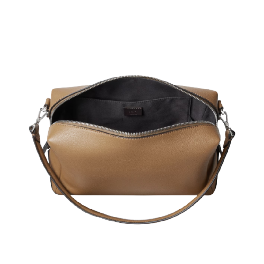 Sac porté épaule FENDI Lui  Modèle moyen cuir veau grainé camel