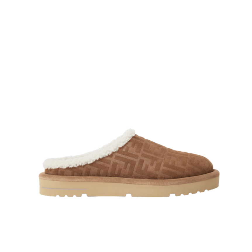 Sandales sabots FENDI bouts ronds nubuck marron FF relief fourrées mouton écru