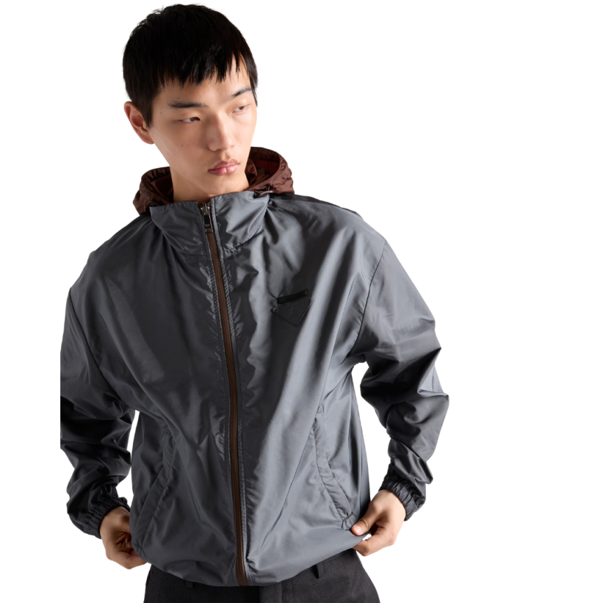 Veste zippée à capuche PRADA coupe-vent réversible Re-Nylon marron gris