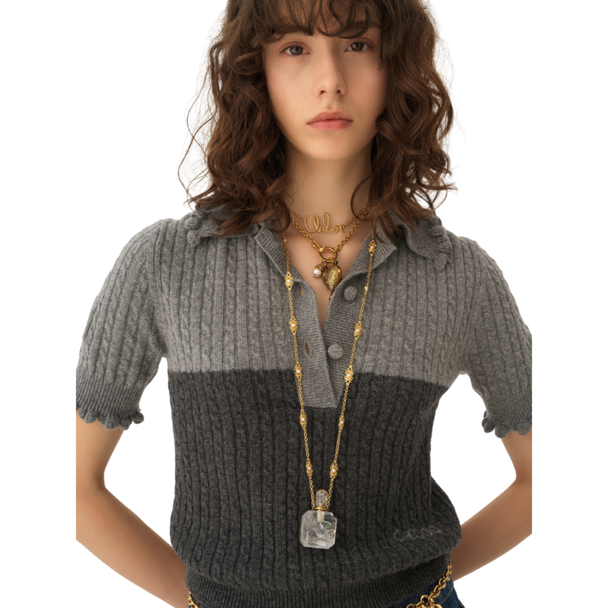 Collier pendentif CHLOE laiton cristal de roche résine plaque logo métal