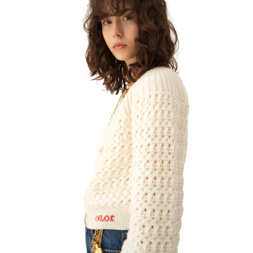 Cardigan col rond CHLOE maille épaisse laine cachemire écru broderie logo rouge taille