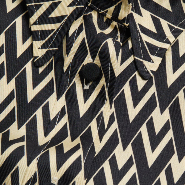 Chemise manche longue VALENTINO soie écru V logo noir