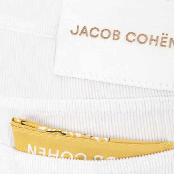 Pantalon Jean slim JACOB COHEN Nick coton velours côtelé écru