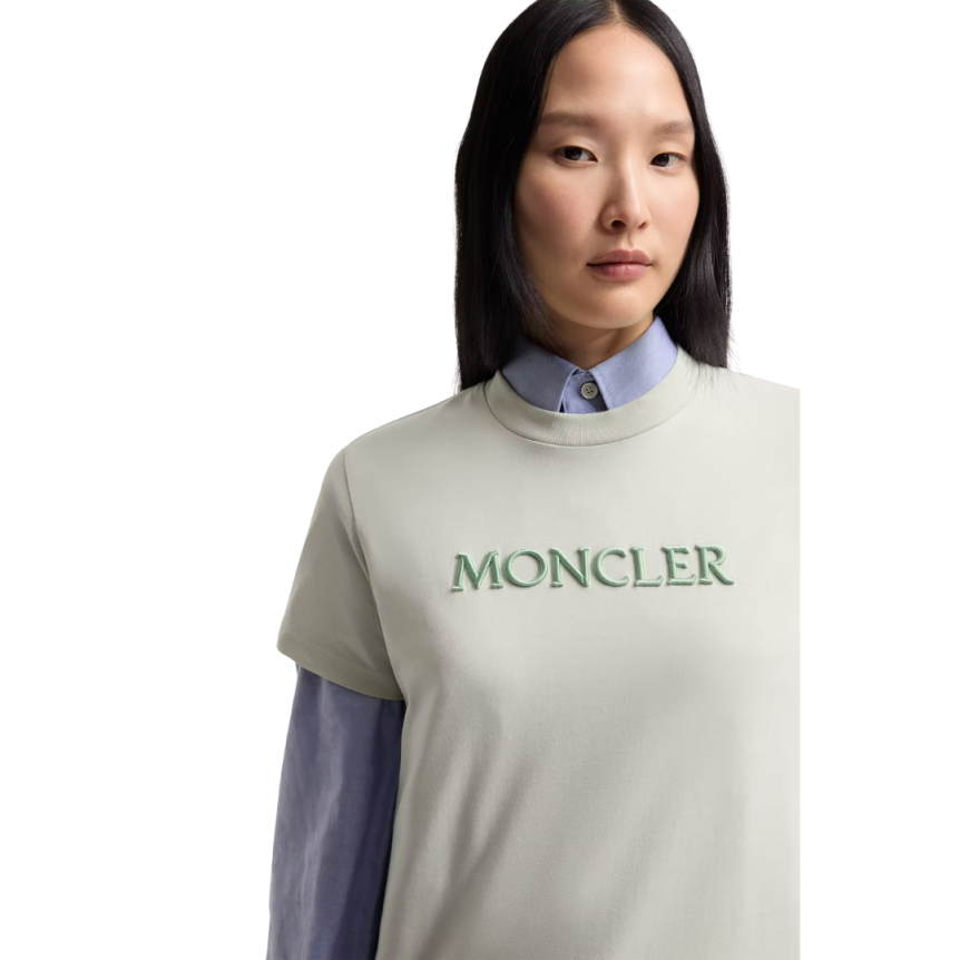 T-shirt col rond MONCLER coton vert d'eau broderie logo écriture ton sur ton