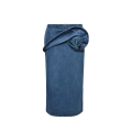Jupe midi en denim bleu foncé ornée de roses