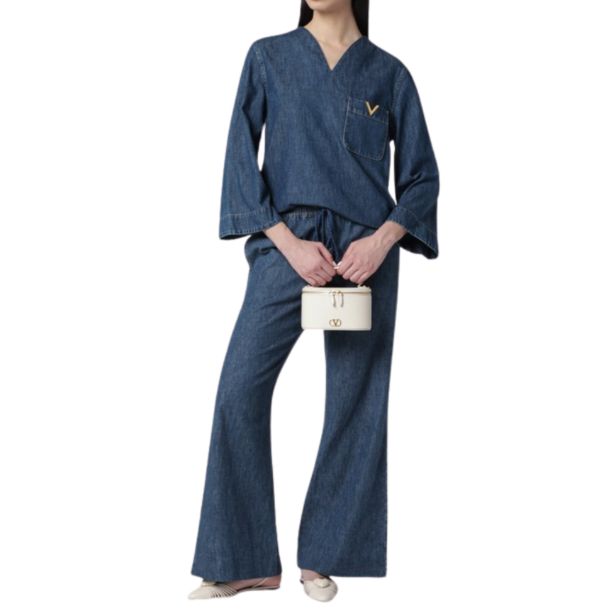 VALENTINO Jean large en chambray bleu taille élastique cordon poche V doré