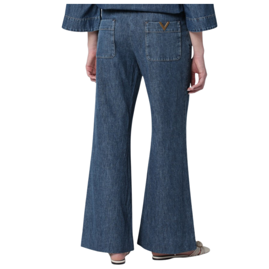 VALENTINO Jean large en chambray bleu taille élastique cordon poche V doré
