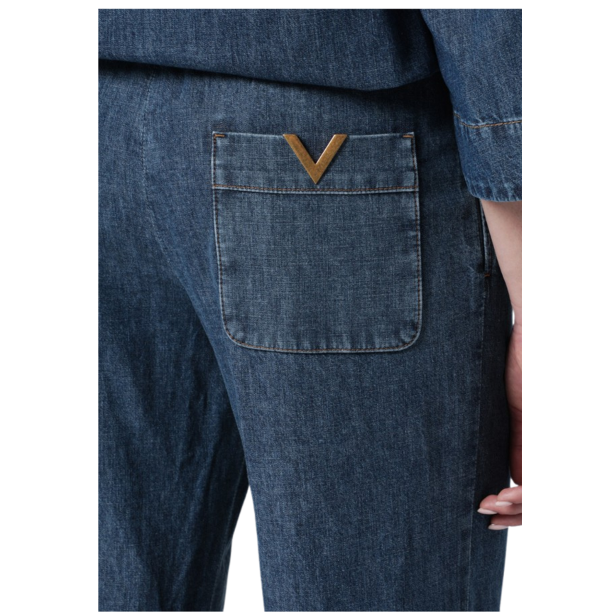 VALENTINO Jean large en chambray bleu taille élastique cordon poche V doré