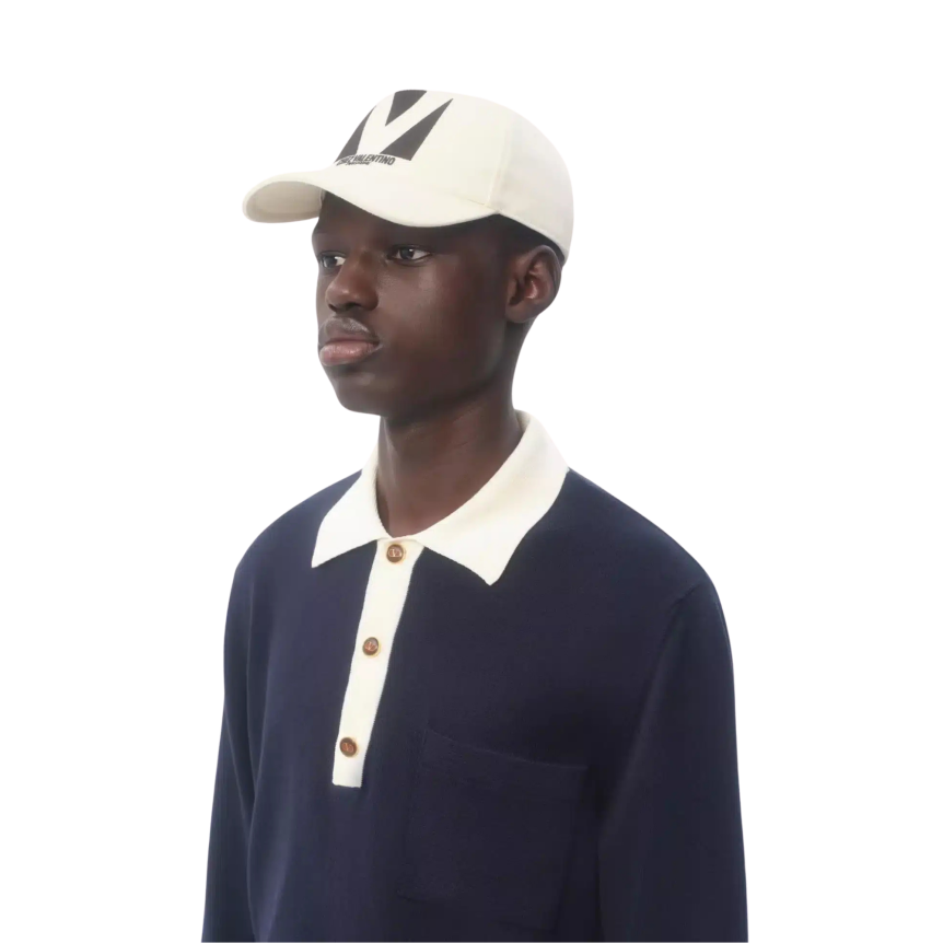 Casquette Chez Valentino  coton écru broderie V noir