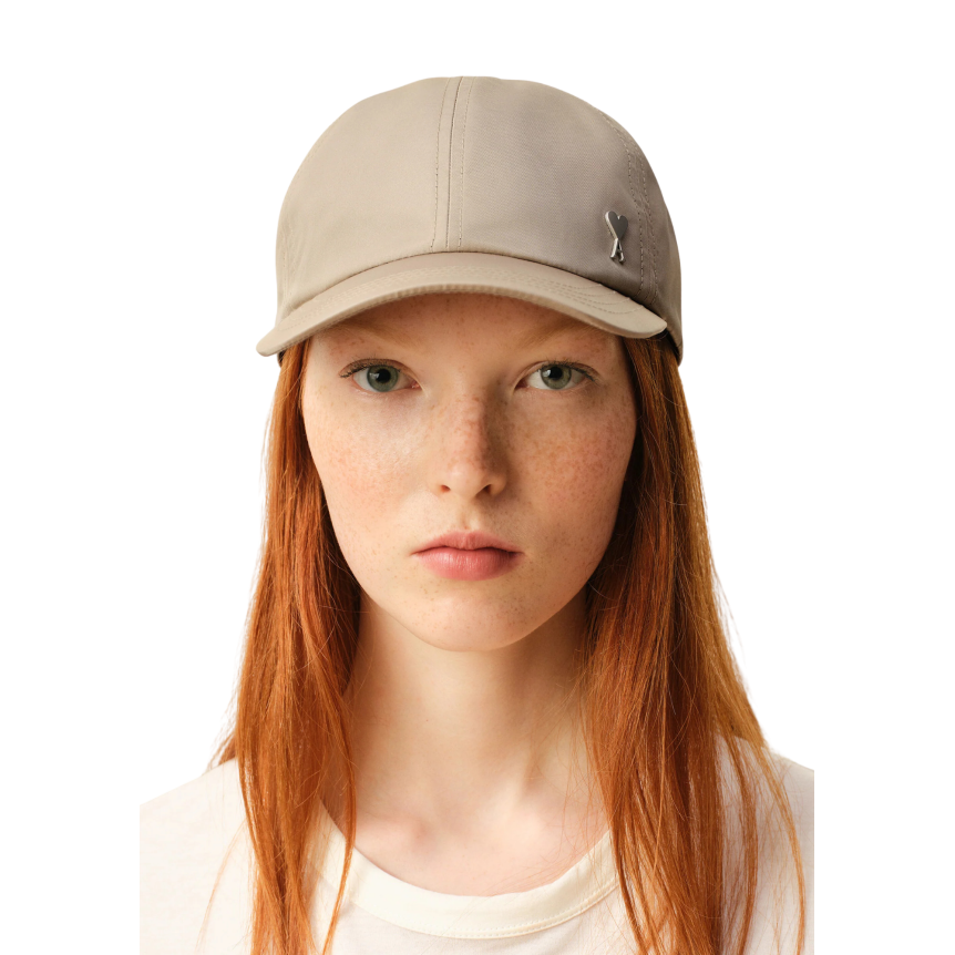 Casquette AMI Paris nylon noir cœur métal