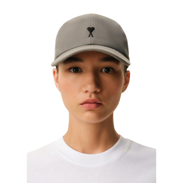 Casquette AMI Paris coton gris broderie cœur noir