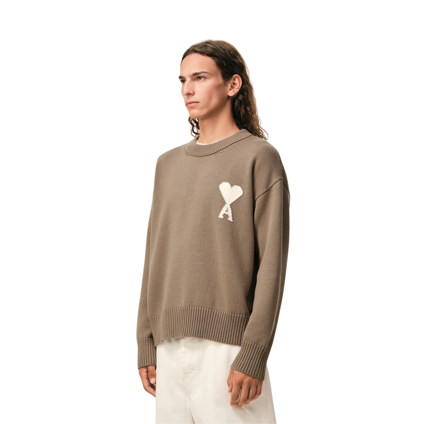 Pull col rond AMI Paris laine coton taupe gros cœur blanc